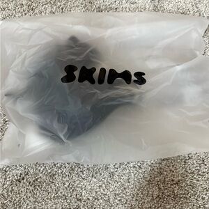 SKIMS Onyx T-Shirt Bra